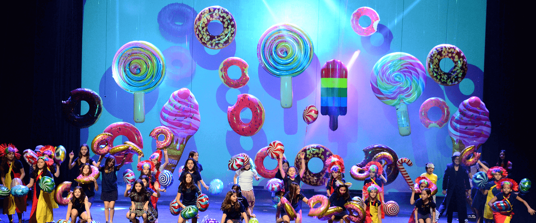 Criança feliz no Período Integral do Colégio Vértice